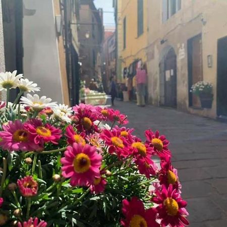 La Casa Sulla Piazzetta Apartamento Albenga Exterior foto